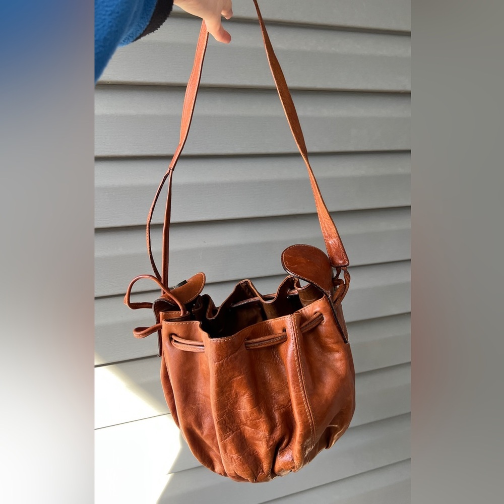 Vintage Strawbridge & Clothier leather drawstring bucket bag cognac ITALY ๐ฎ๐น - Picture 4 of 14